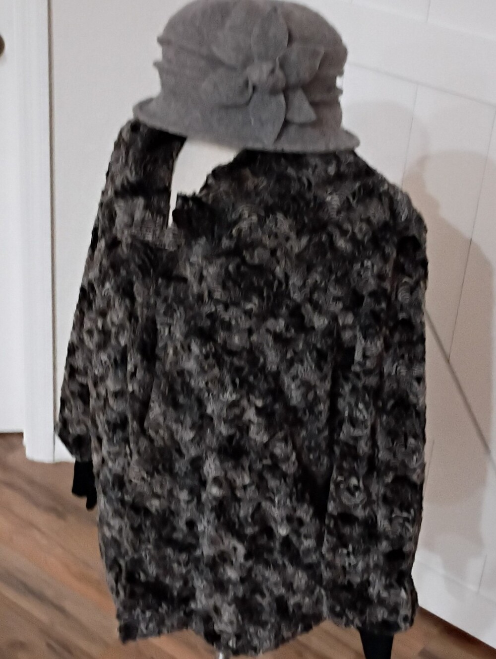 Alfred Dunner Black/Gray/White Butter Soft Faux Fur Jacket. Hat Included!